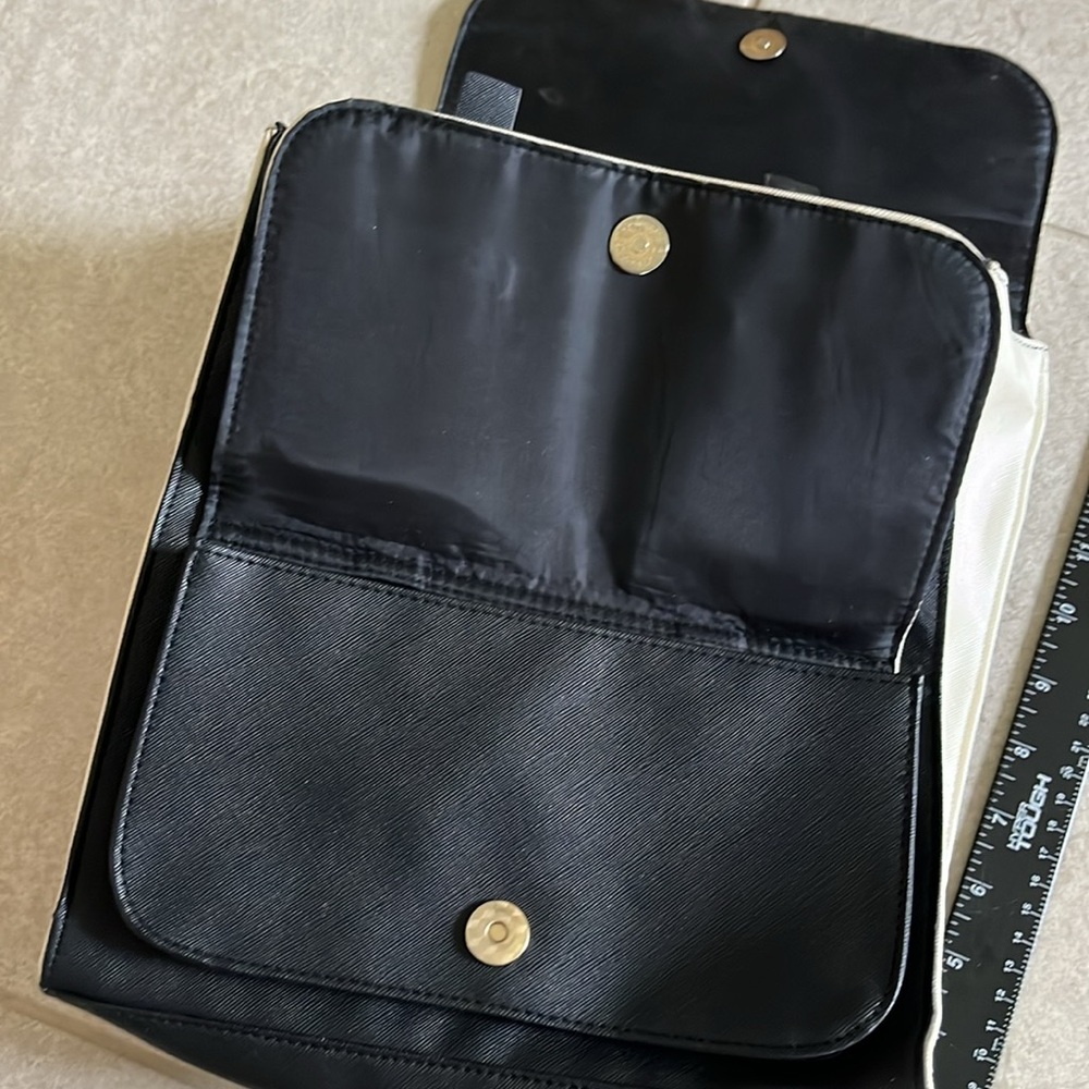 Disney backpack is like new with no tag - Picture 5 of 5